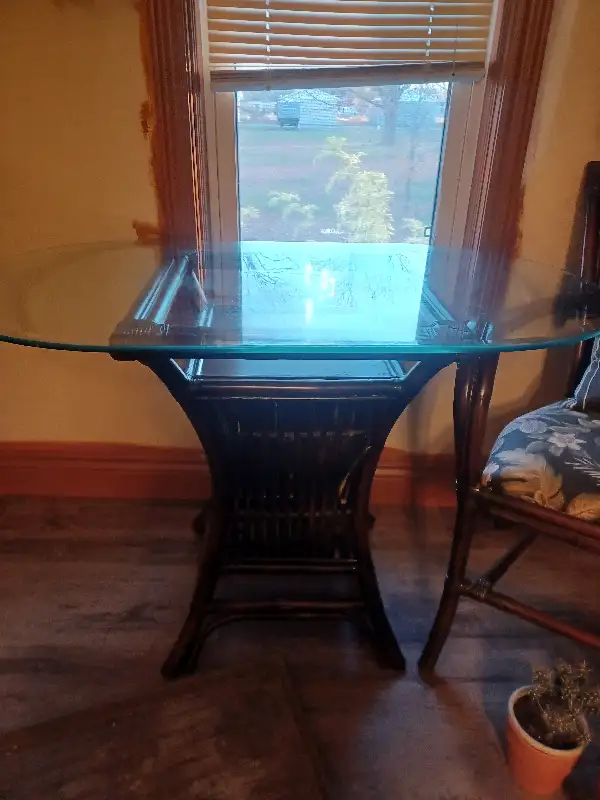 Wicker / Table set in Dining Tables & Sets in Ottawa - Image 2
