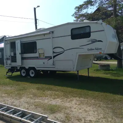 1999 Glendale Golden Falcon Tour Edition 25' Fifth Wheel. Excellent condition, maintained meticulous...