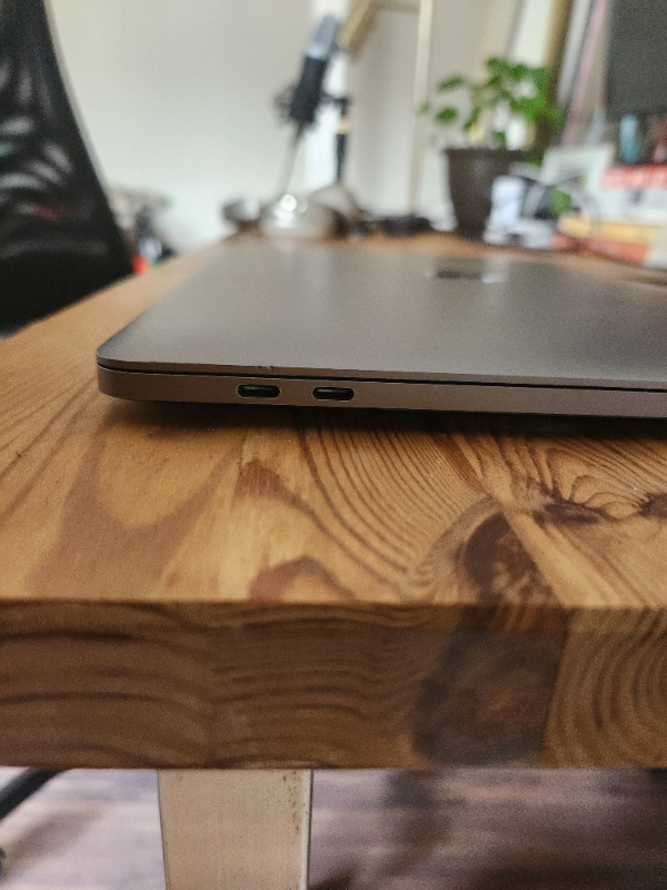 16GB RAM Macbook Pro 15" w/ Touch Bar. Intel Core i7. in Laptops in Belleville - Image 4