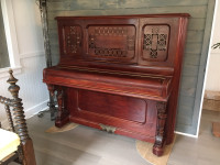 Piano droit D.W. Karn & Co