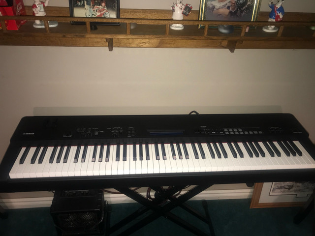 Yamaha CP40 Stage Piano - Excellent Condition  in Pianos & Keyboards in Kawartha Lakes