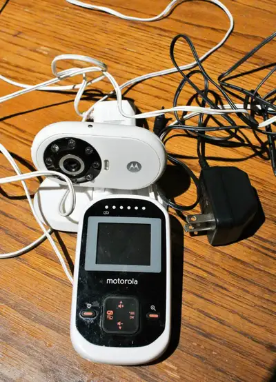 Motorola MBP18SBU wireless WI-FI video baby monitor with battery operated rechargeable receiver (! r...