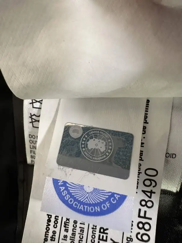 Canada Goose Chateau Men's Parka (Small) - New in Men's in Calgary - Image 7