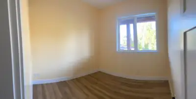 Ground floor room in new home, located between VIU campuses in Duncan and Nanaimo. High-speed wifi,...