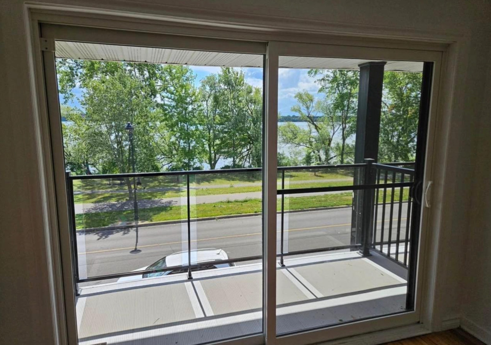 4.5 Amazing Upper Duplex , WATERFRONT Boul. LaSalle — photo 2