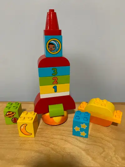 Lego Duplo Rocket Ship Retired set #10815 Complete set Includes a double-sided girl/boy-decorated br...