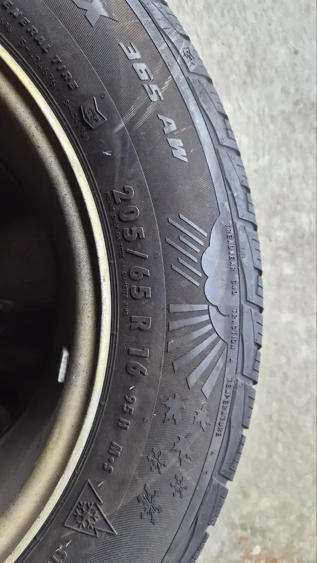 4 Winter Tires 205/65R16 on Hyundai Rims in Tires & Rims in Kitchener / Waterloo - Image 5