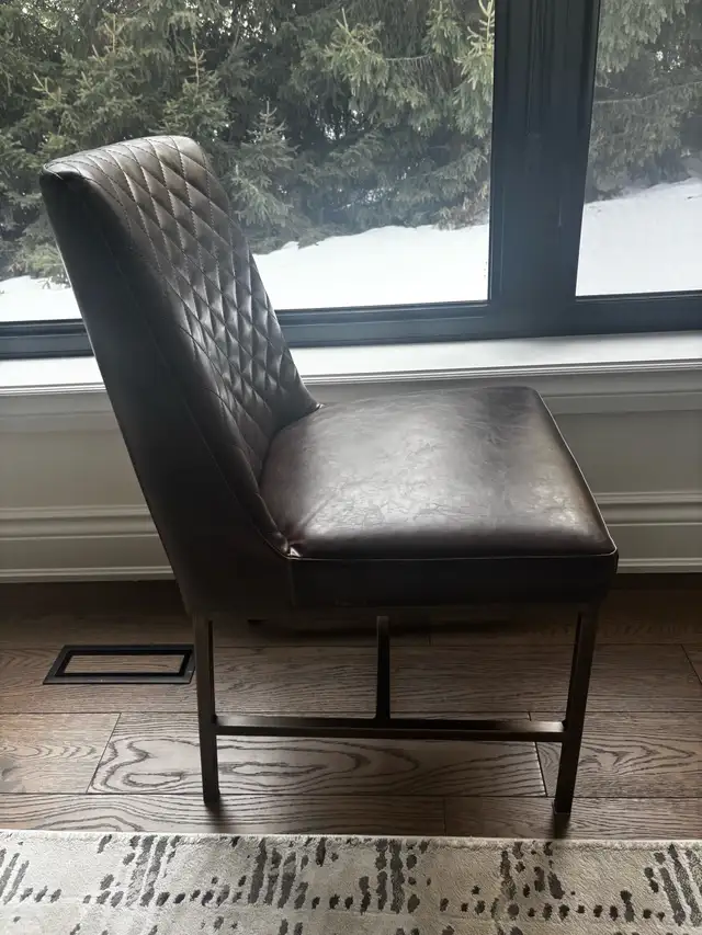 8 leather dining chairs in Chairs & Recliners in Markham / York Region - Image 3