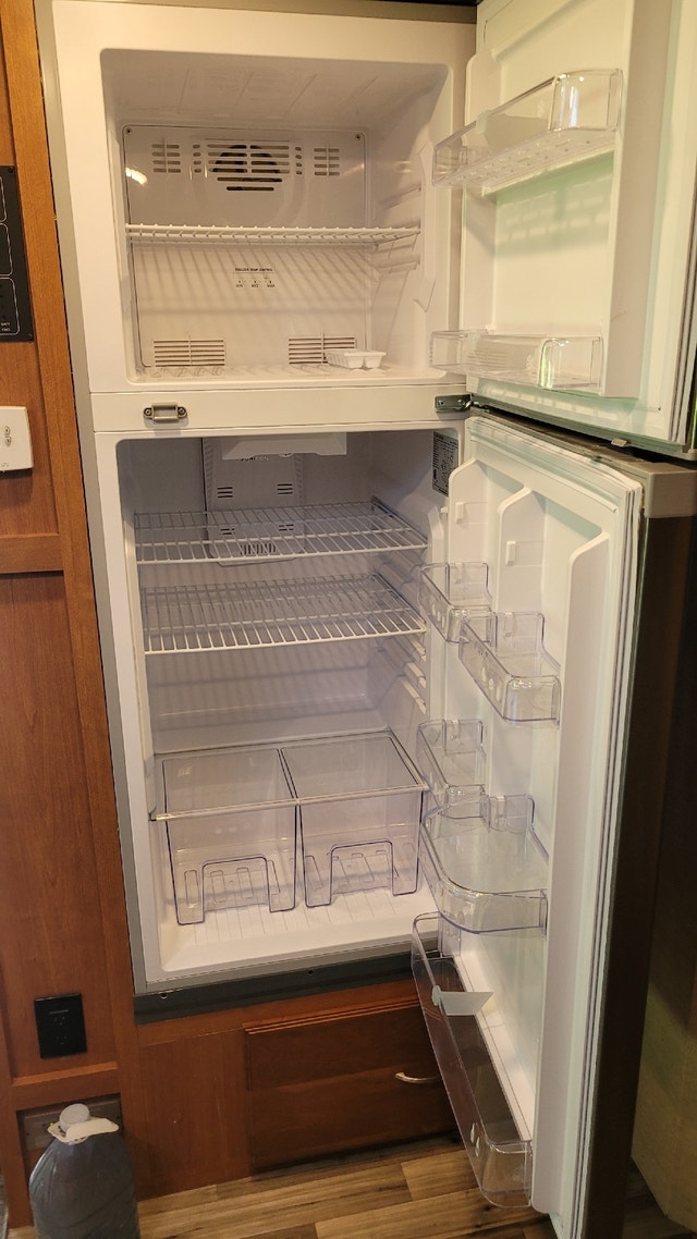 12V Furrion RV Cottage refrigerator fridge freezer Refrigerators