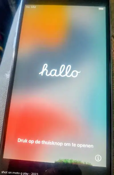 This pre-owned Apple iPhone 6s is in good working condition, featuring a clean display and a classic...