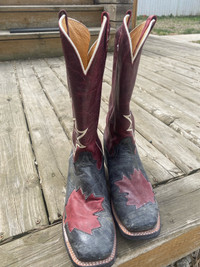  Women’s size 9 cowboy boots 