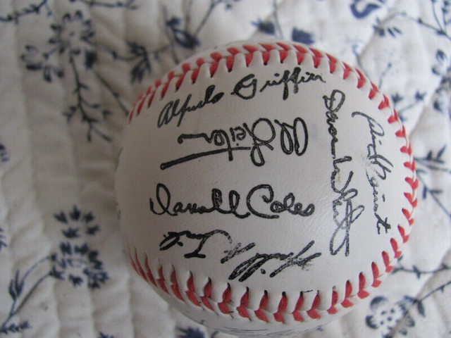 1990's Blue Jays Autograph Baseball in Arts & Collectibles in Edmonton - Image 2