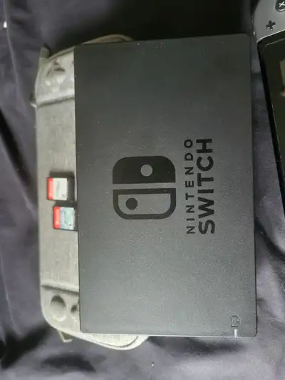 Selling my Nintendo Switch V1 since I bought a Switch 2 and don’t use this one much anymore. **Inclu...