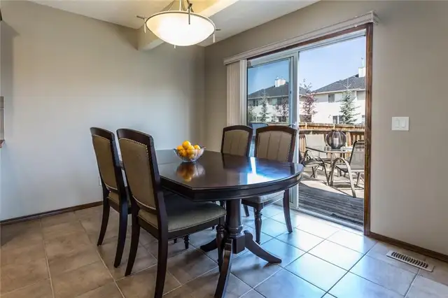 2-STOREY, 3 BED, 3.5 BATH, BONUS ROOM, ATTACHED GARAGE & DEVEOPE in Long Term Rentals in Calgary - Image 7