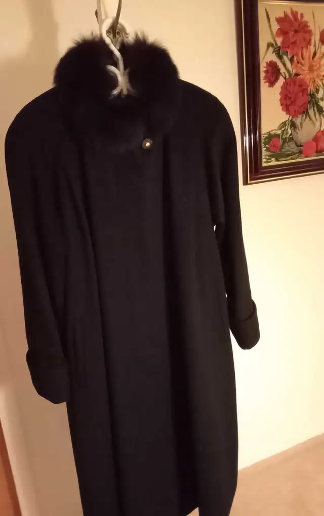 manteau d'hiver long femmes vintage en laine collet fourrure in Women's - Tops & Outerwear in Laval / North Shore - Image 8