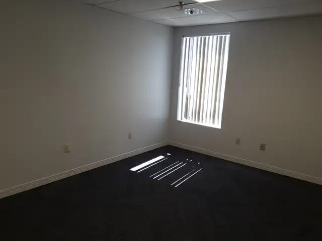 Quiet Office space in Commercial & Office Space for Rent in Oakville / Halton Region - Image 6