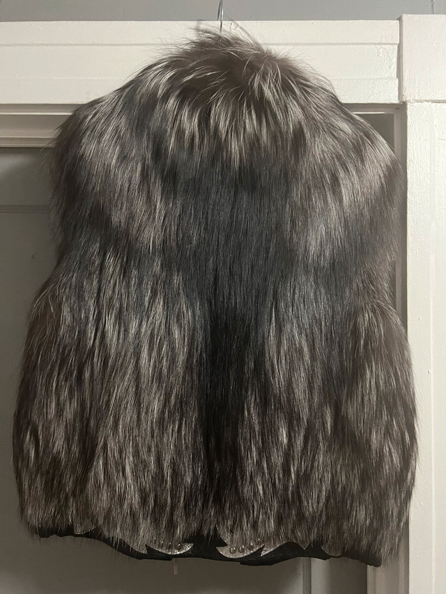 Silver fox fur vest (XS-S) in Women's - Tops & Outerwear in City of Toronto - Image 2