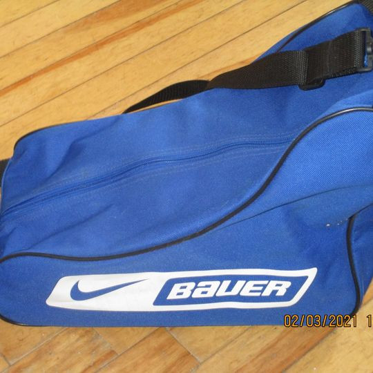 SPORTS AND SKATE BAGS PRICE FIRM CASH ONLY KELLIGREWS  PIC UP in Hockey in St. John's - Image 3
