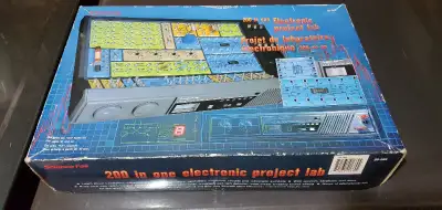 Science Fair 200 in 1 Electronic Project Lab Kit Radio Shack 28-265 with Manual