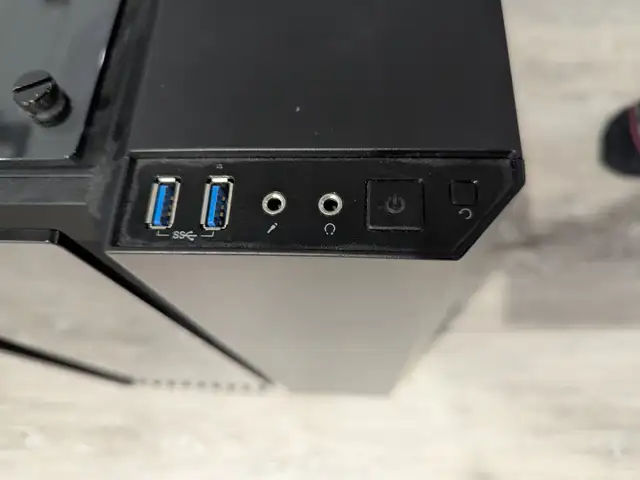 Corsair Crystal Series 280X Dual chamber MATX gaming case in Desktop Computers in Markham / York Region - Image 11