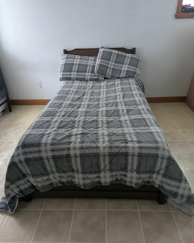 ✨ ENSEMBLE DE 2 LITS EN BOIS MASSIF – QUALITÉ SUPÉRIEURE ✨ in Beds & Mattresses in Sherbrooke - Image 2