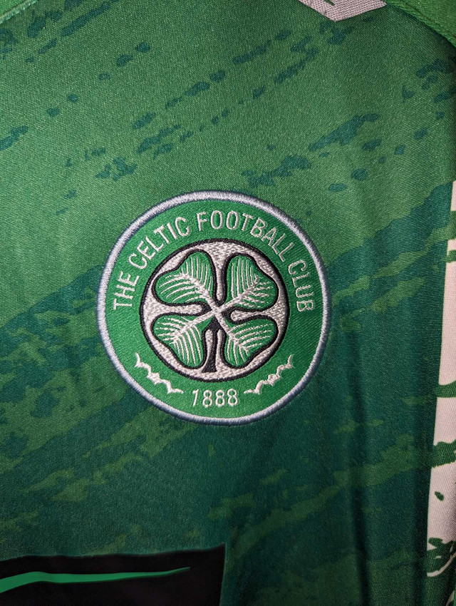 Nike Celtic football (soccer) jersey size: M in Men's in Brantford - Image 2