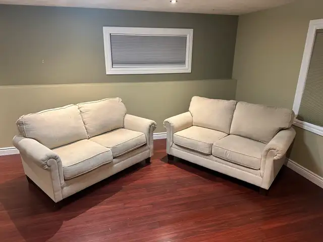 2 love seat couchs628632660213771220
