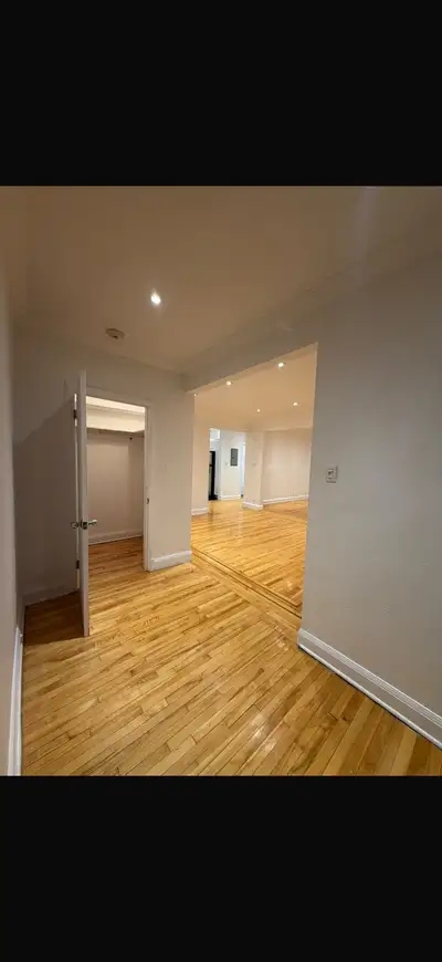 Magnifique 4 1/2 | CDN 4650 Av. Bonavista, Montréal, QC H3W 2H5 Prix: 2175$/mois Caractéristiques: *...