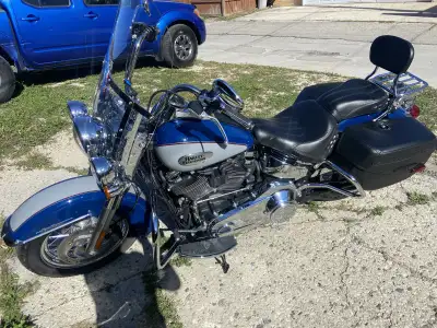 I am selling my 2023 Harley Davidson Heritage 114, a cruiser motorcycle that combines classic style...