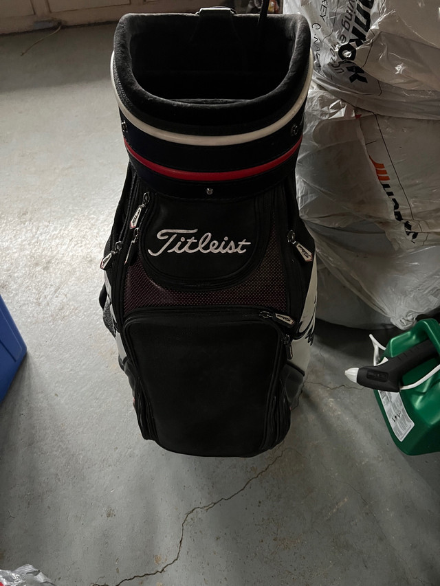 Used titliest tour bag  in Golf in Oshawa / Durham Region - Image 3