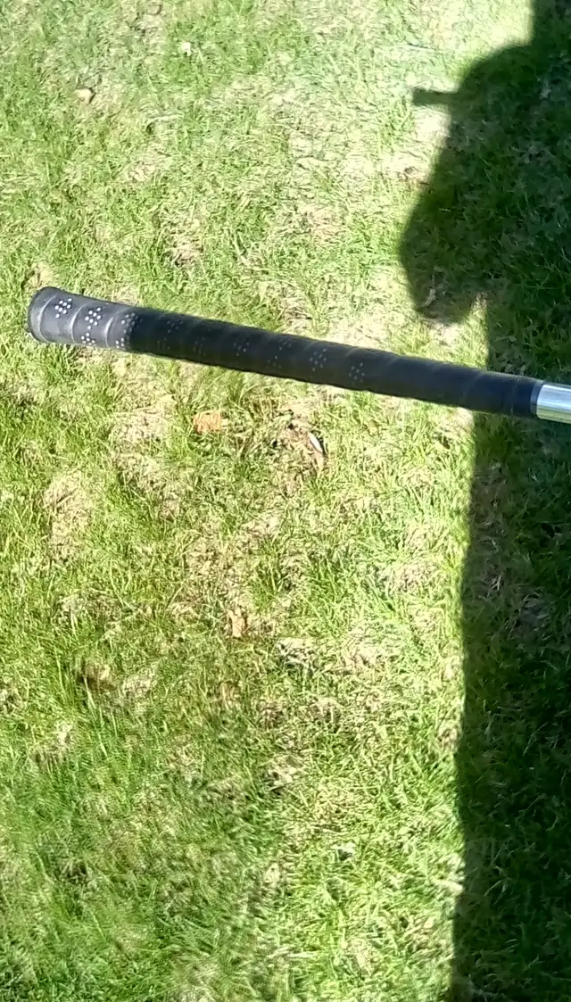 Golf clubs (left) in Golf in Sarnia - Image 6
