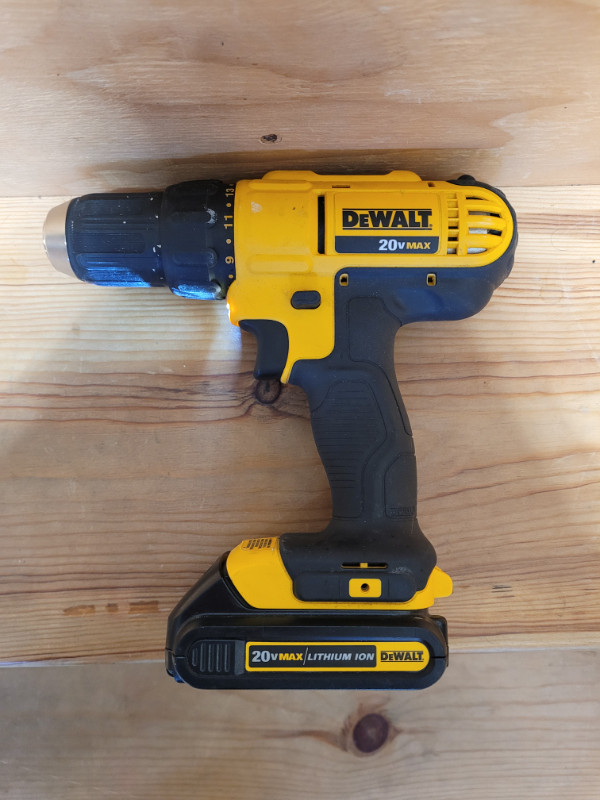Dewalt 20V 1/2-Inch Brushless Drill Driver With Battery in Power Tools in Hamilton - Image 4