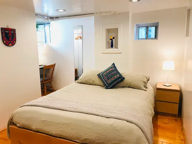 Bloor & Ossington - Downtown Toronto Suite