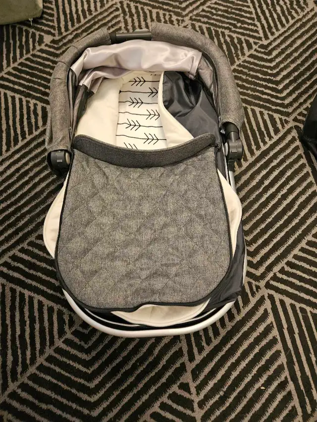 Uppa Baby Vista bassinet  in Strollers, Carriers & Car Seats in Ottawa - Image 2