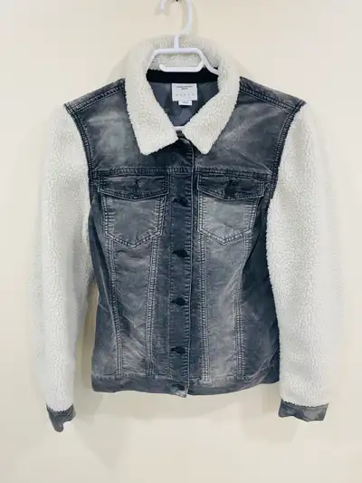 Vero Moda Denim Jacket with Sherpa –  Size M, fits for, View more
