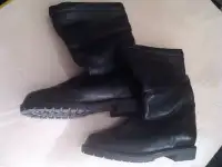 Women`s Siberian Husky Black Leather Waterproof Boots size 6 NEW