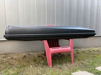 Je vends un coffre de toit Sportrack Pelican en bon état général, idéal pour augmenter votre espace...