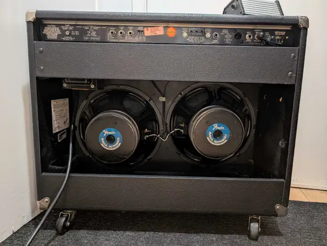Fender The Twin 2x12 Red Knobs in Amps & Pedals in Ottawa - Image 7