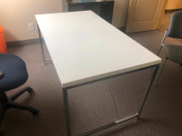 Table blanche pour bureau