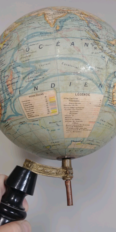 Globe terrestre ancien  J. Forest, Paris-France in Arts & Collectibles in City of Montréal - Image 5