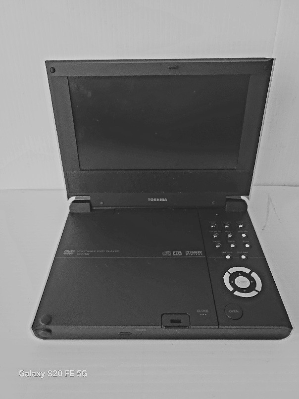 Toshiba 7- Inch Screen Portable DVD Player  Model: SD-P1600 dans Accessoires pour télé et vidéo  à Ville de Montréal