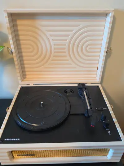 Crosley Turntable Voyager - CR8017U-HL1, View more