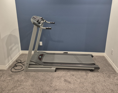 Selling a Horizon Fitness treadmill. It needs a new belt because the current one is creased and slip...