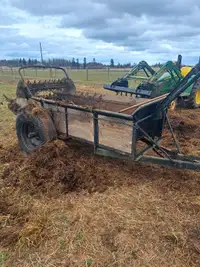 New idea ground driven manure spreader