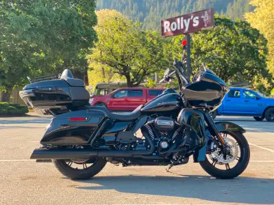 Mint condition 2021 roadglide limited that you can still get financed through Harley I believe if ne...