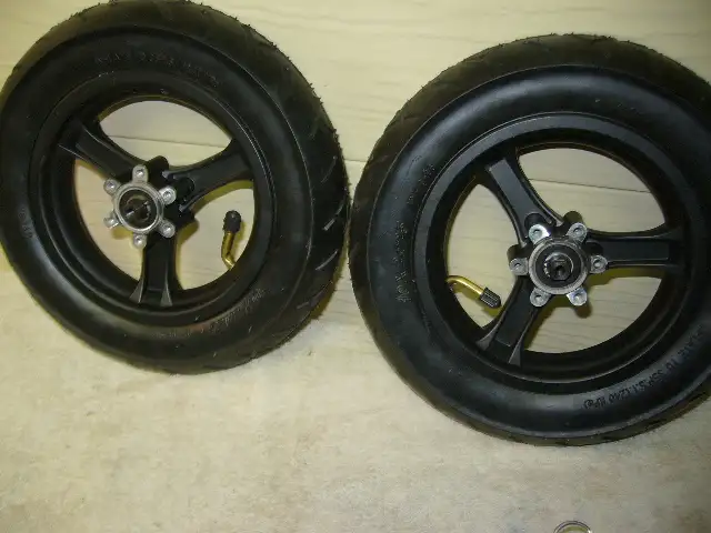 2 roues avec pneus + jantes 10poX 2.125 Neuf pr trottinette elec in Kids in Longueuil / South Shore - Image 4