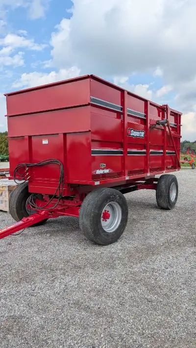 14 Ton - 16x22.5 used truck tires - 16ft x 6ft sides – Hydraulic tailgate – light kit - 600 bu capac...
