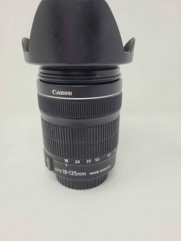 Canon EF-S 18-135mm f/3.5-5.6 Lens in Cameras & Camcorders in Barrie - Image 2