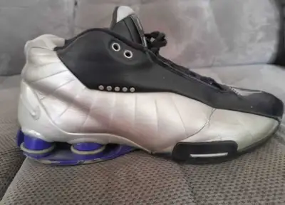 Old pair of kyries need gone asap. Selling for $15 Size 9 -9.5 First come, first serve