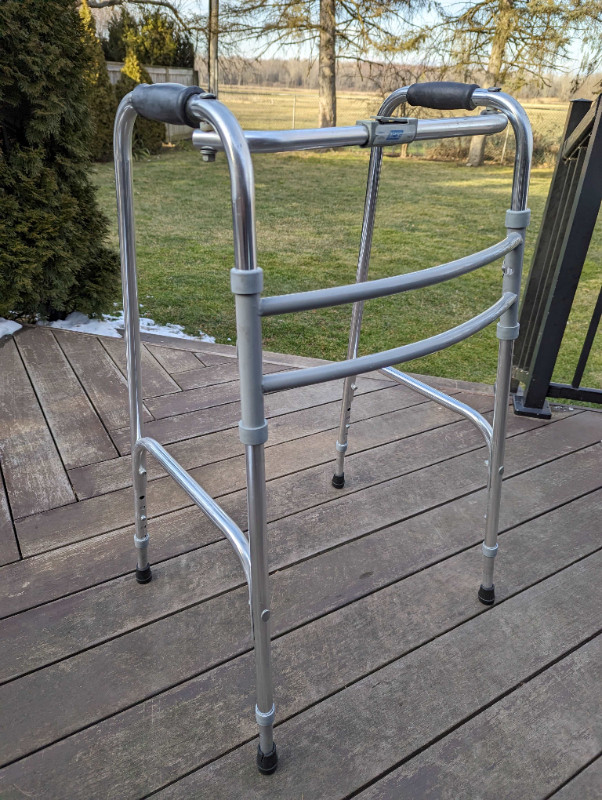 LUMEX 6050 FOLDING WALKER, ADULT SIZE. SINGLE BUTTON RELEASE. in Health & Special Needs in Windsor Region